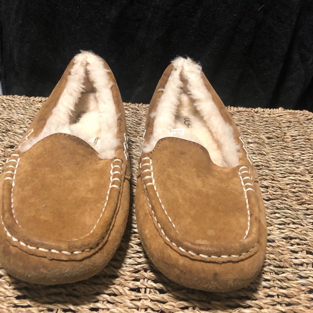 NWOT UGG The Ansley suede shearling-lined slipper moccasin slip on. Chestnut  5